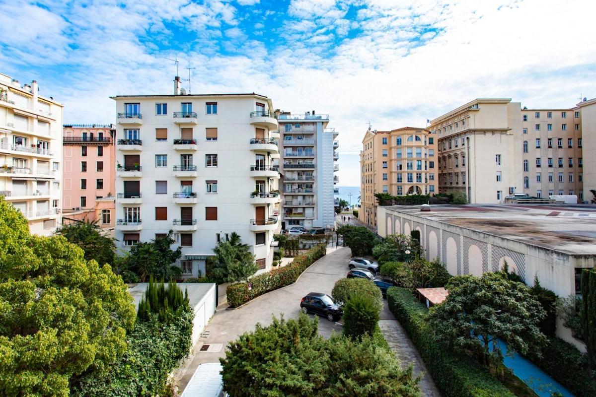 #26 Idealy Located Flat Ac 2mins Walk To Sea Balcony