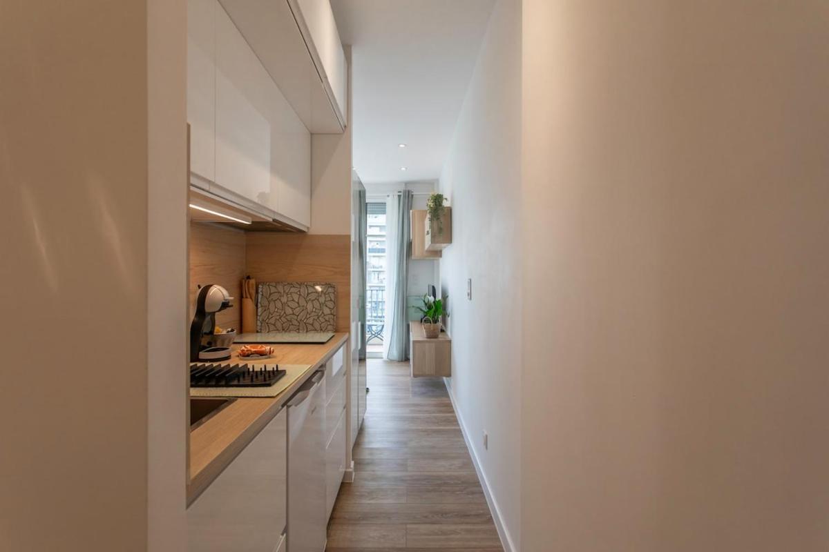 #26 Idealy Located Flat Ac 2mins Walk To Sea Balcony Apartment