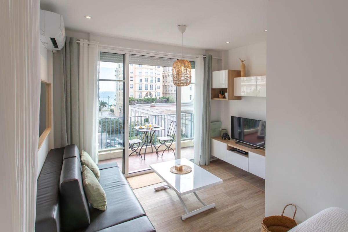 Apartment #26 Idealy Located Flat Ac 2mins Walk To Sea Balcony