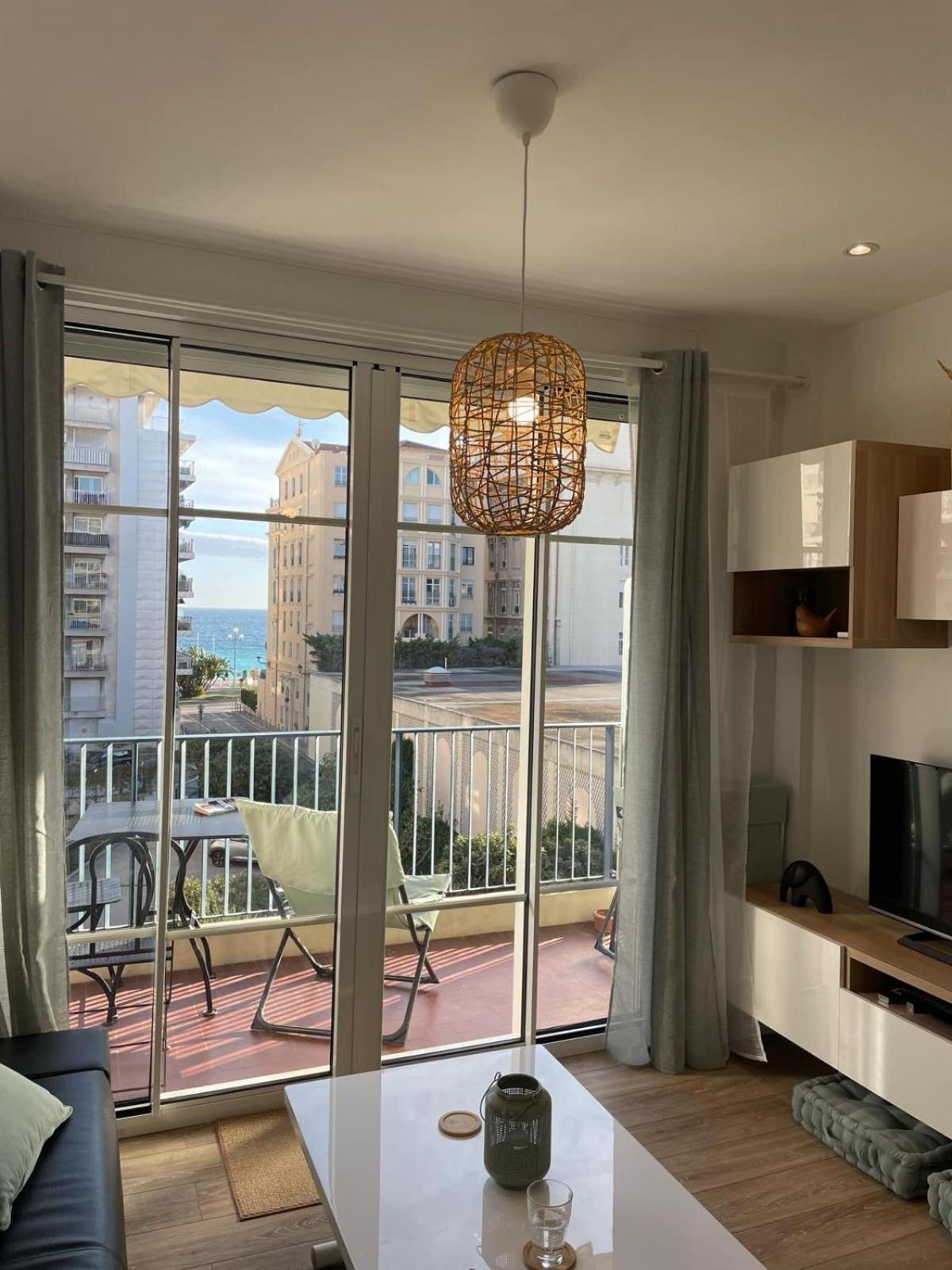Appartement #26 Idealy Located Flat Ac 2mins Walk To Sea Balcony *