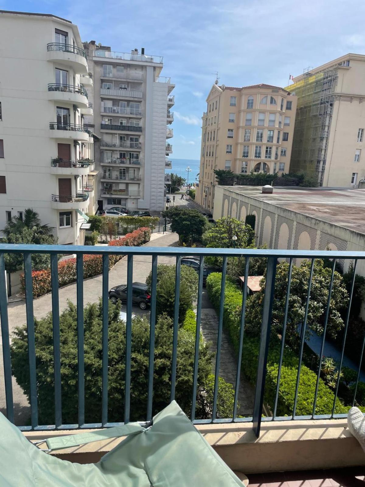 #26 Idealy Located Flat Ac 2mins Walk To Sea Balcony Nice